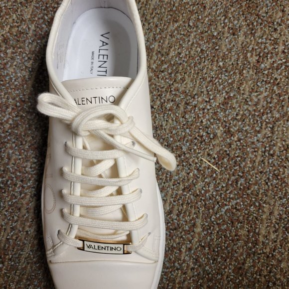 Valentino Sneakers - Picture 2 of 3